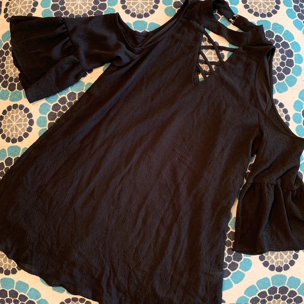 Black cold-shoulder bell-sleeves mini dress